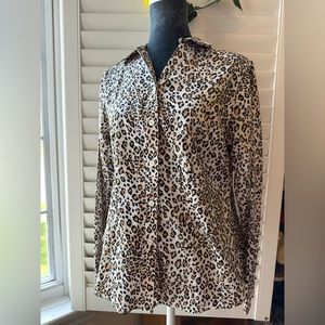 Chico’s No-Iron 100.%Cotton Button Down Blouse in Black/Khaki Cheetah Print